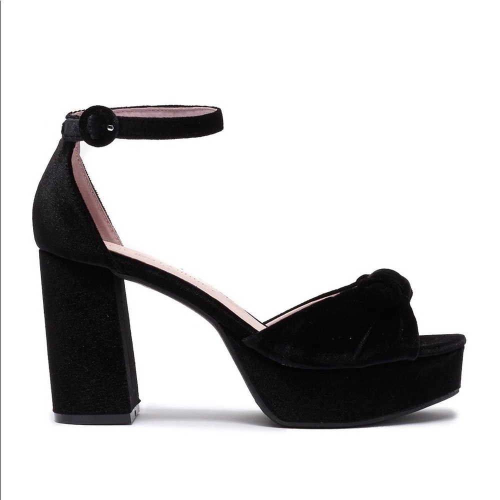 CHINESE LAUNDRY BLACK VELVET PLATFORM SANDAL 8